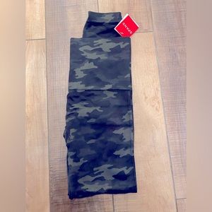 Spanx Seamless Green Camo Leggings. Brand new only tried on